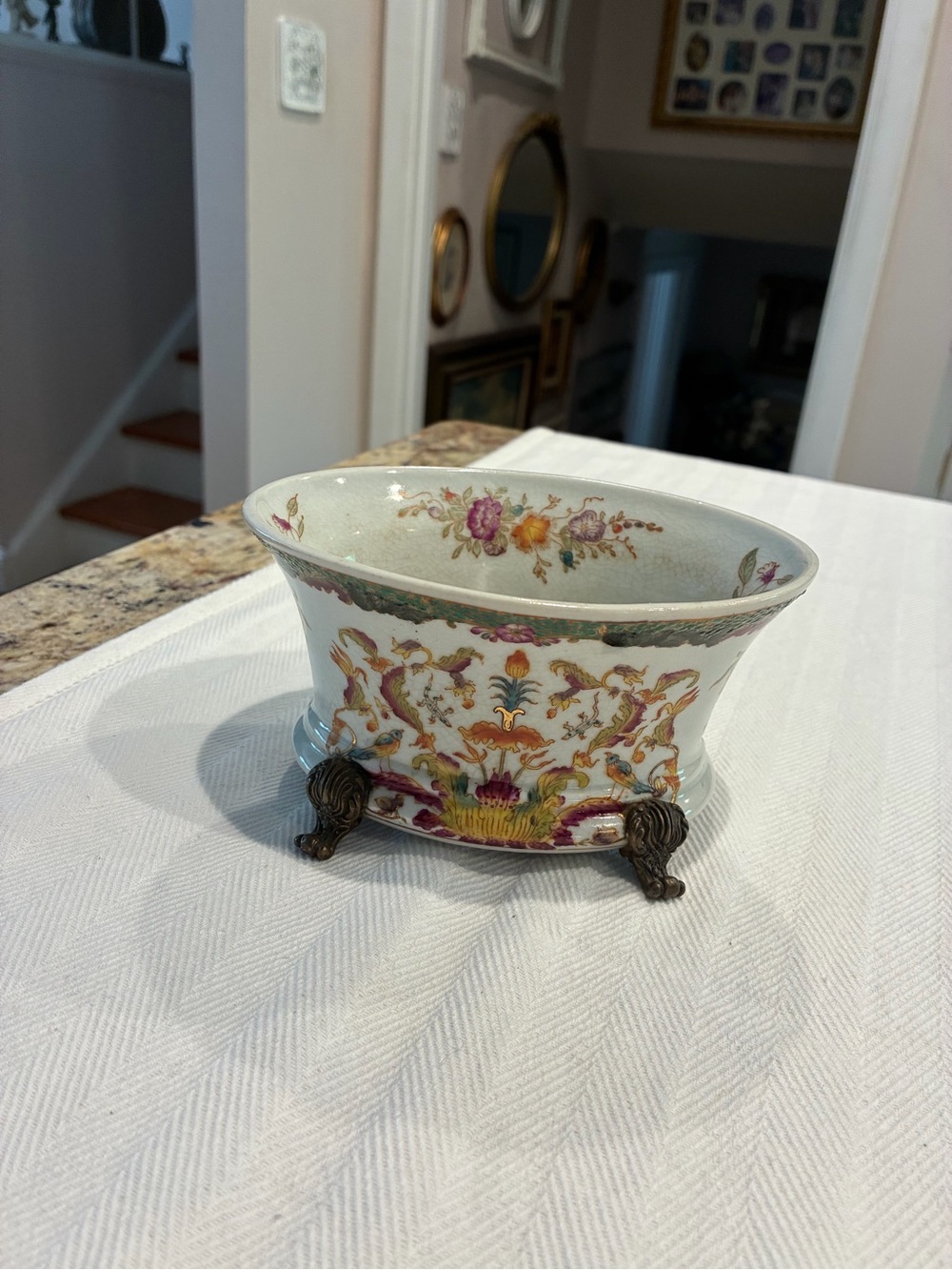 Hua Rong Tang Zhi Crackle Porcelain Planter Vase Brass
Claw Foot Tub